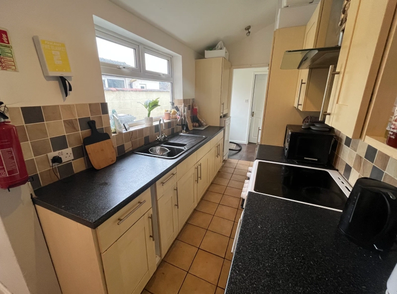 BILLS INCLUSIVE - Sausthorpe Street, 4 Bedroom, - Thumbnail 13